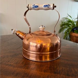 Copper whistling kettle. Delft porcelain white and blue handles